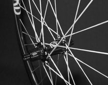 Load image into Gallery viewer, Berd HAWK27 Carbon Wheels